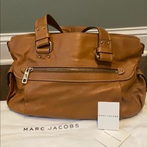 Vintage Marc Jacobs tan handbag w/pushlock detail.